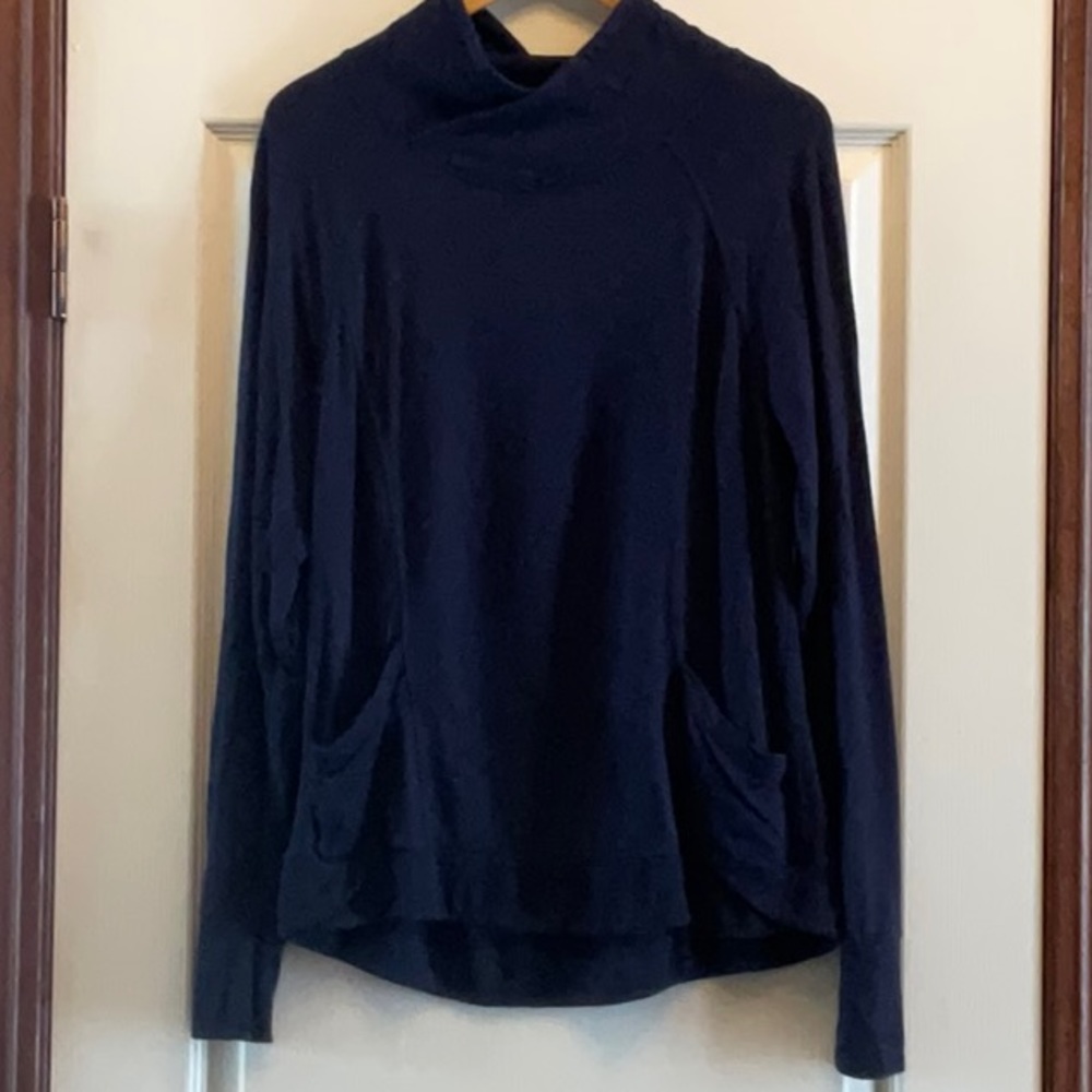 Yogalicious- Navy workout top!